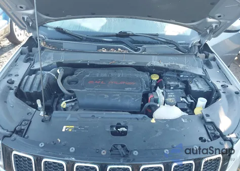 2018 Jeep Compass Latitude 4X4 z USA, uszkodzony, nr VIN 3C4NJDBB4JT400754